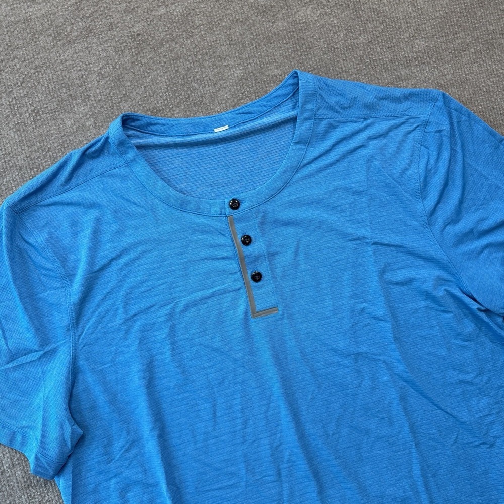 Lululemon Three Hit Henley Shirt Men's L Blue Short Sleeve Performance Stretch